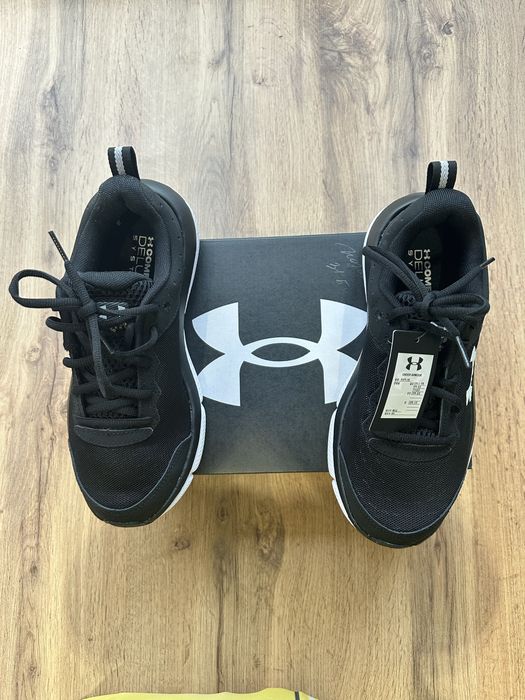 Кроссовки Under Armour — размер 38