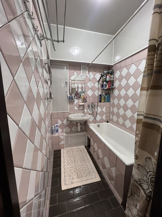 Продается 4-комнатная квартира. Чиланзарский район. Массив Гулистан.