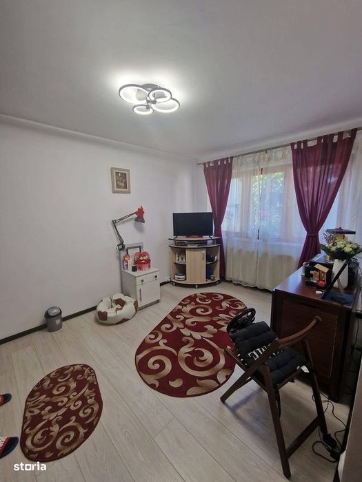 De vanzare apartament cu 2 camere,bucararie spatioasa, garaj