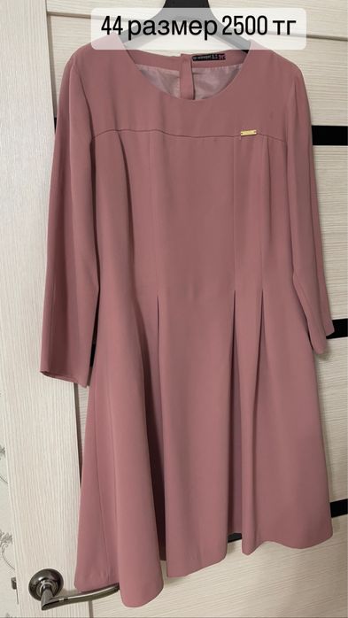 Платье продам срочно