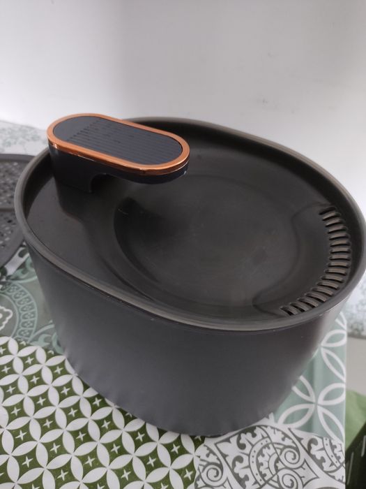 Dozator de apă pentru câini și pisici