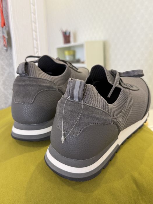 Продам новые кроссовки