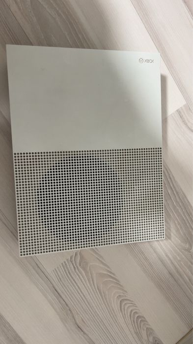 Vând Xbox One S, 600 lei
