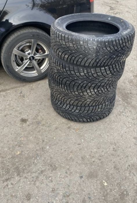 Продам шиповонные зимние шины