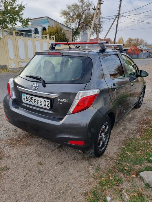 Продам таёта ярис 2012