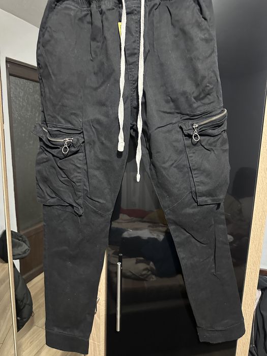 Vand pantaloni barbati