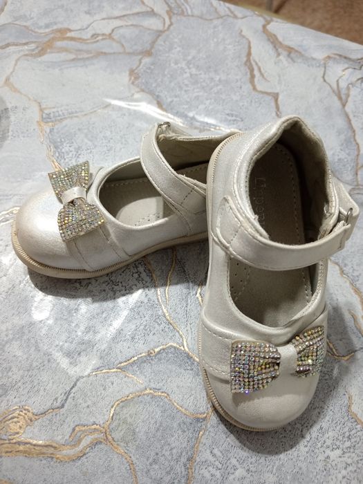 Продам детские туфли