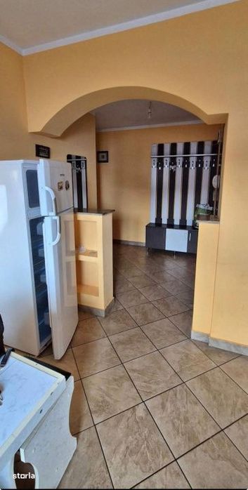 Apartament 2 camere , etaj intermediar, Radauti