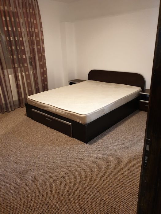 Inchiriez-apartament 2 camere-în vila/la curte.