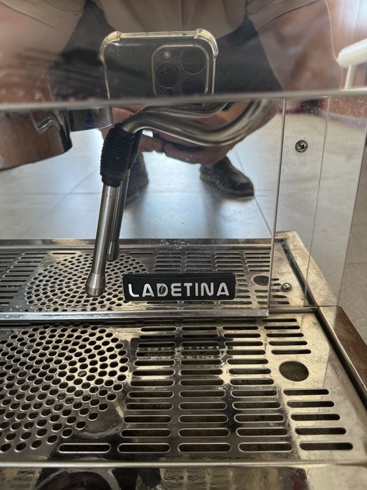 Профессиональная кофемашина Ladetina