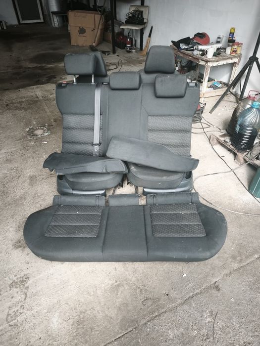 Scaune cu bancheta skoda octavia 2(facelift)2009 din material textil în stare foarte buna