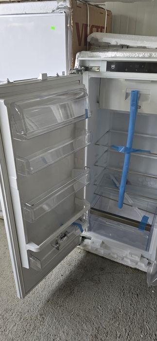 Нов хладилник с камера за вграждане V-ZUG 122 см