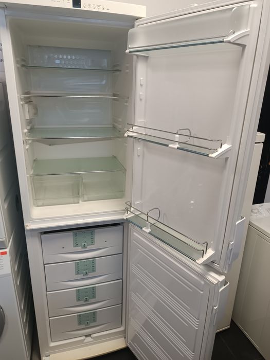 Хладилник с фризер LIEBHERR PREMIUM