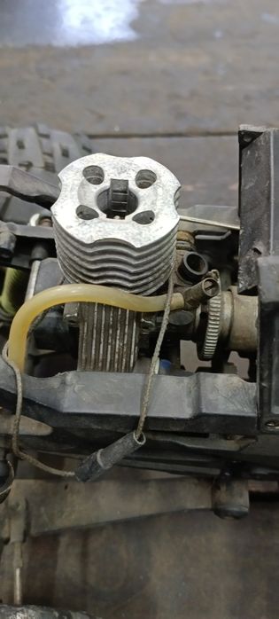 Бензиновая игрушка джип полноприводный