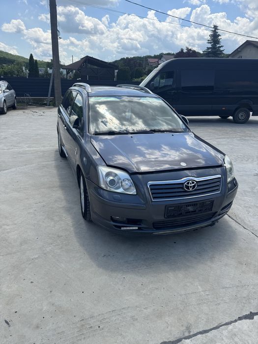 Vand întreaga sau dezmembrez Toyota Advensis