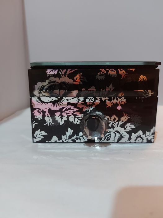 Шкатулка из стекла.