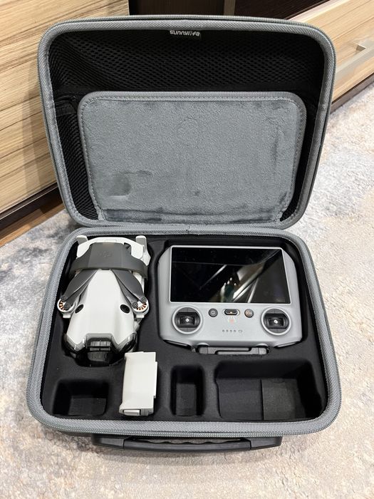 Дрон DJI Mini 4 Pro + Пульт RC 2 (со встроенным экраном) + Кейс