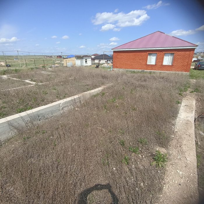 Продам участок с постройкой и с фундаментом на дом
