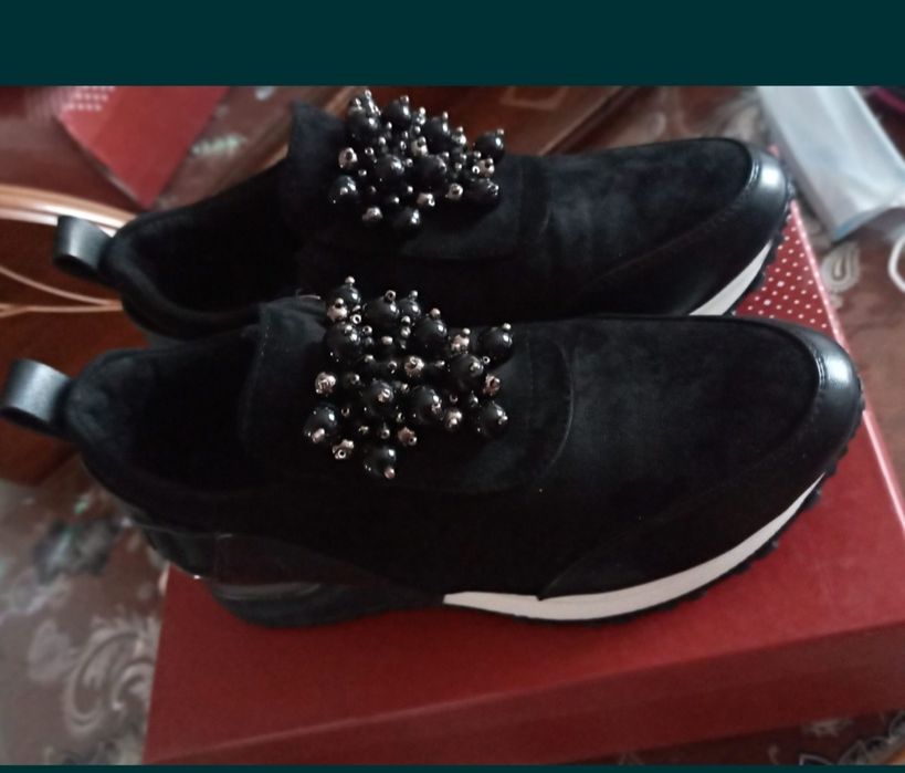 Продам кроссовки