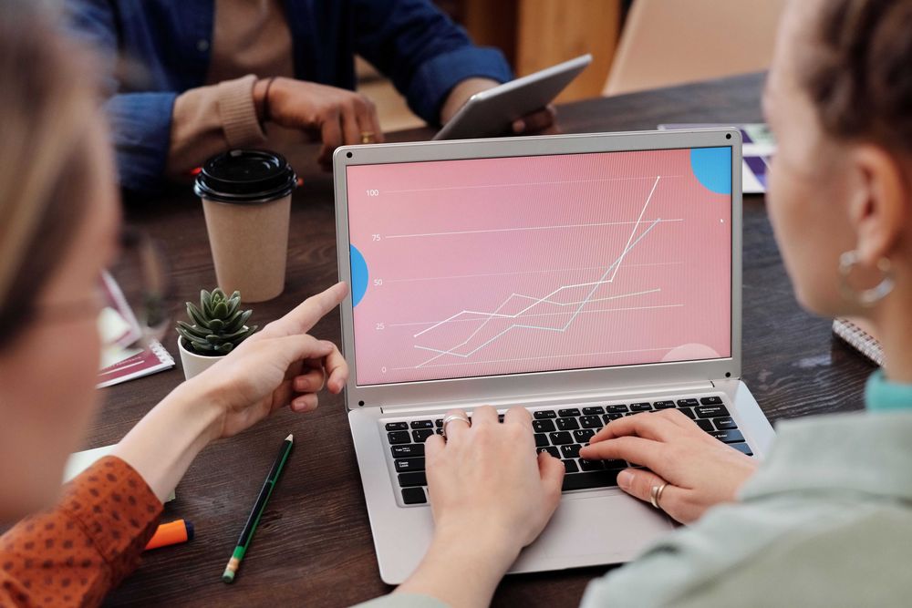Realizare site, SEO și promovare pe TikTok, LinkedIn și Instagram Ads