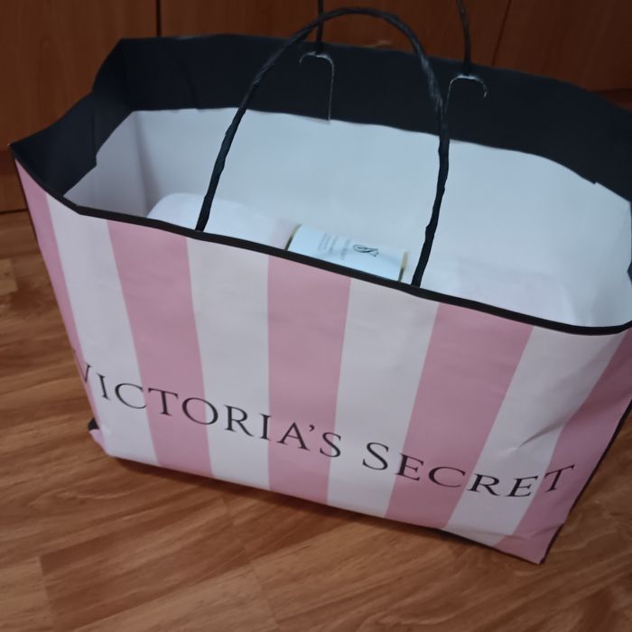 Vând pătură Victoria's Secret