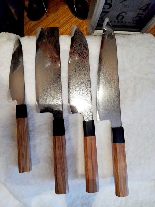 Страхотни, нови ножове Дамаска  стомана,  с дрьжка от маслиново дьрво