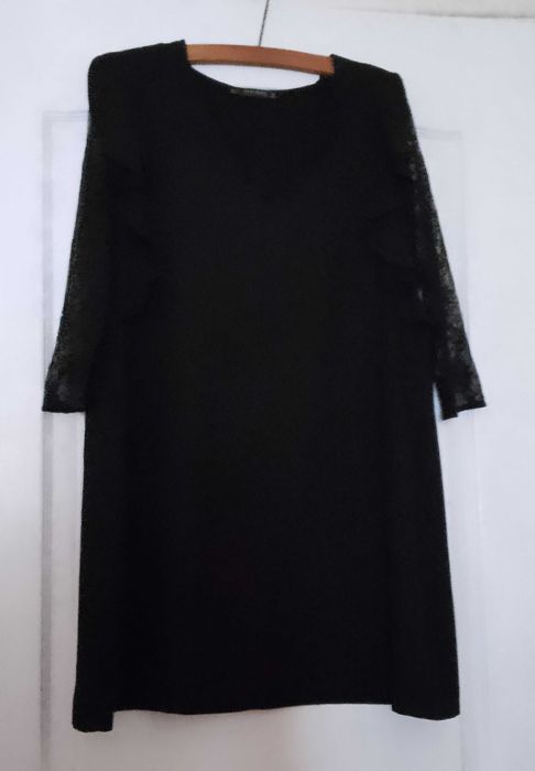 rochie Zara neagră, cu mâneci din dantelă