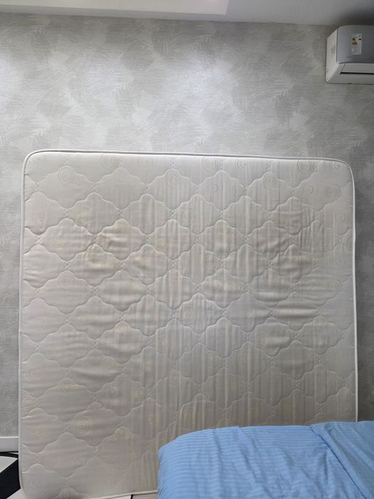 Продам матрас 1 год