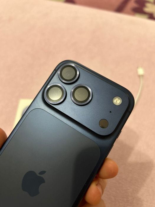 Iphone 17 pro,голубой