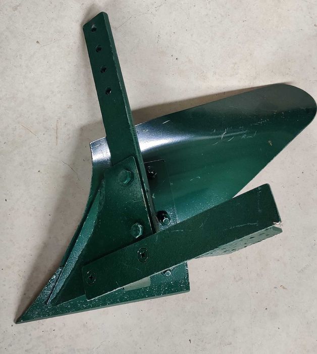 Plug verde simplu pentru motocultor