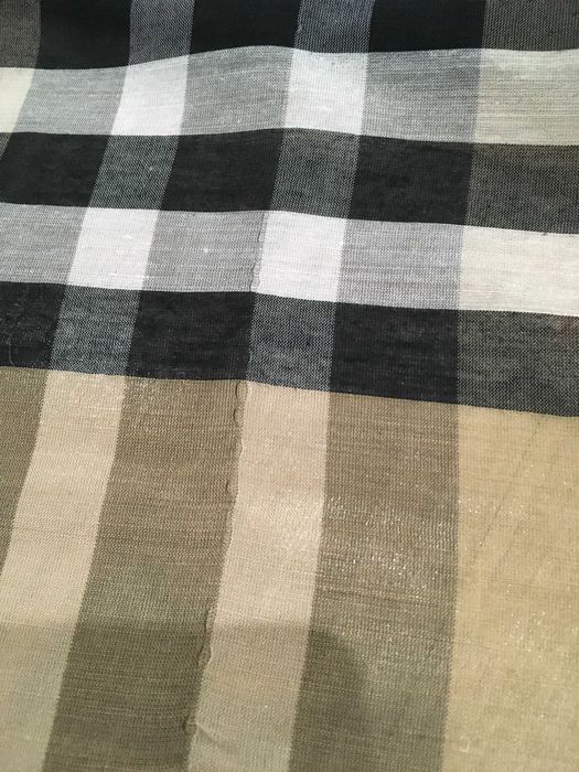 BURBERRY копринен шал