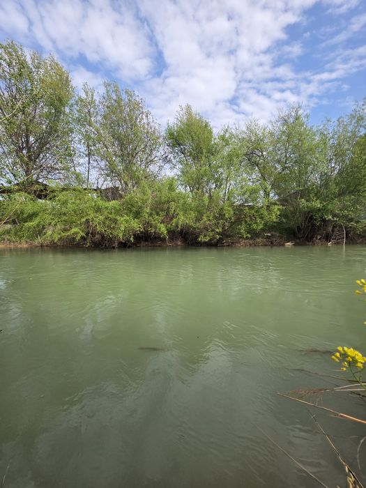 Продаётся участок 13 соток у реки ЗАХ.