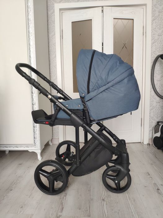 Продам коляску Adamex Chantal 2 в 1