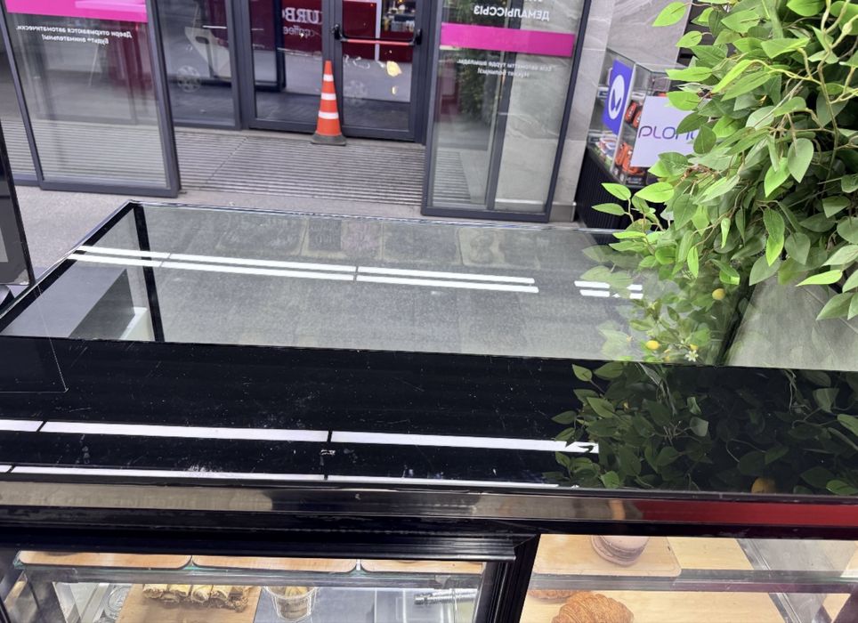 Продам витринный холодильник