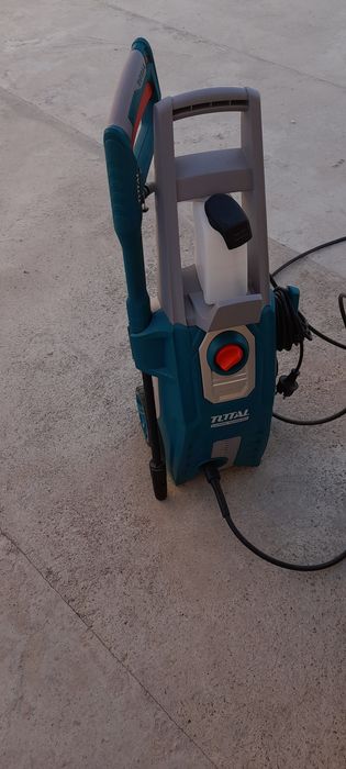 Продам срочно CARCHER  почти новый использовали пару раз коробка есть