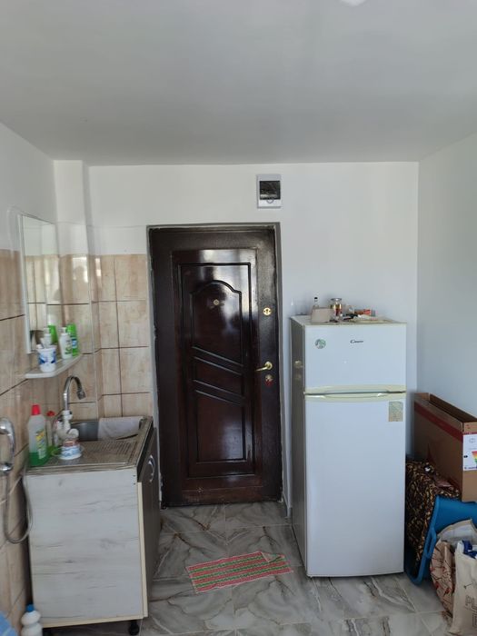 Vând camera 10 mp ² renovată zona Jumbo str Vlădiceni nr14