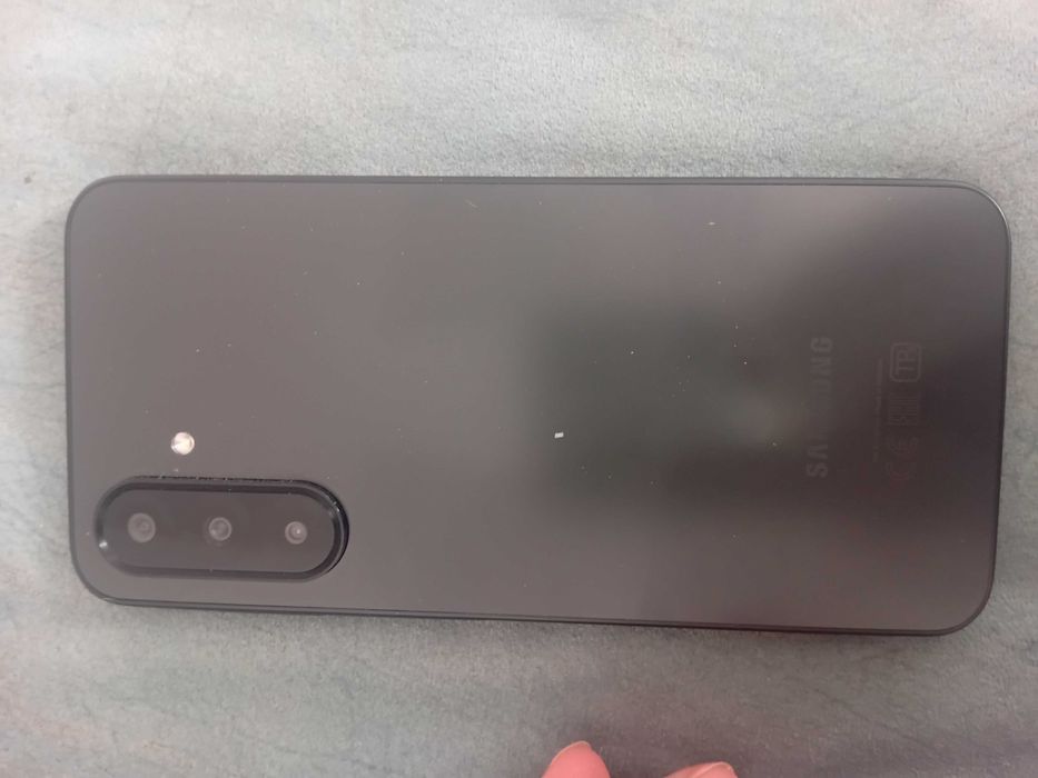 Самсунг  а17 сатылат новый