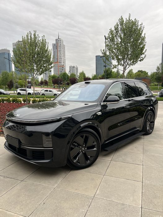 Lixang Li 8  2025 йил Рестайлинг