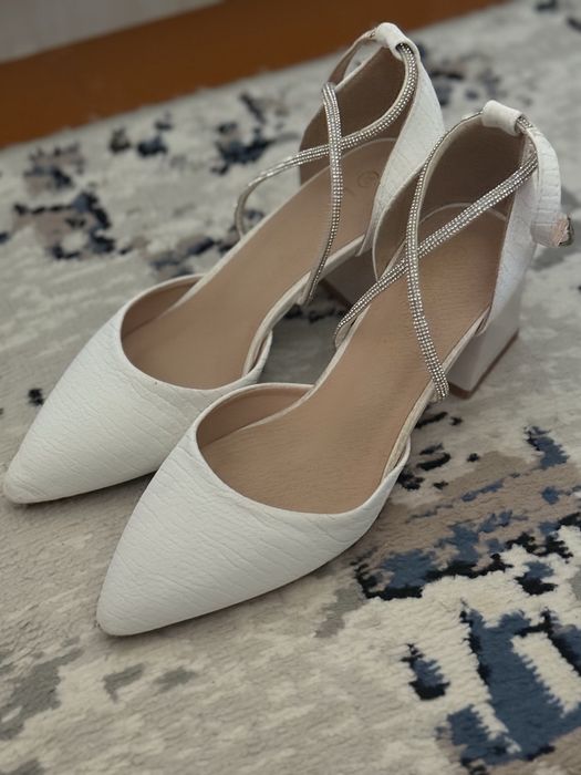 Продаются вечерние туфли