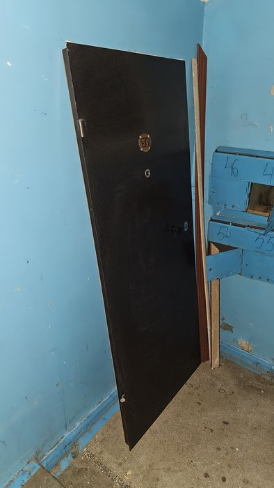 Продам железная входные дверь