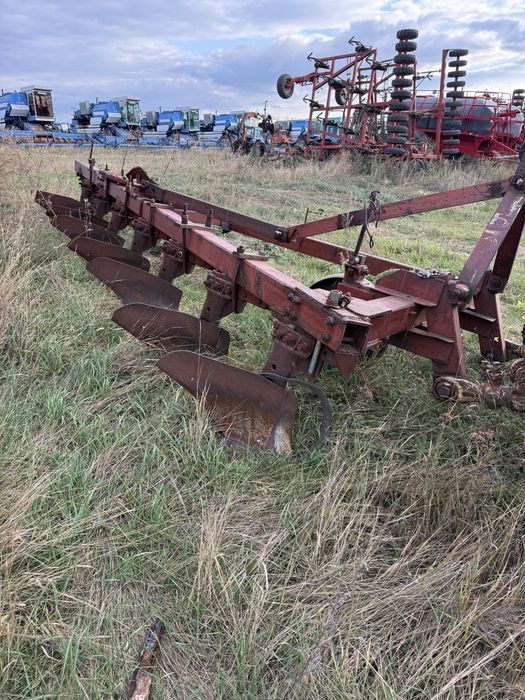 Продам плуг 8 корпусов в отличном состоянии