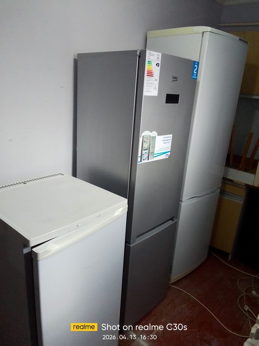 Продам  холодильник отлично работает