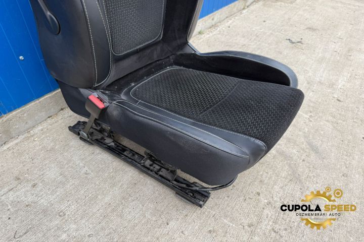Scaun stanga fata (sofer) (de Europa) Renault Megane 4 [facelift] [20