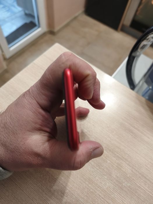 Продавам Iphone SE 2020