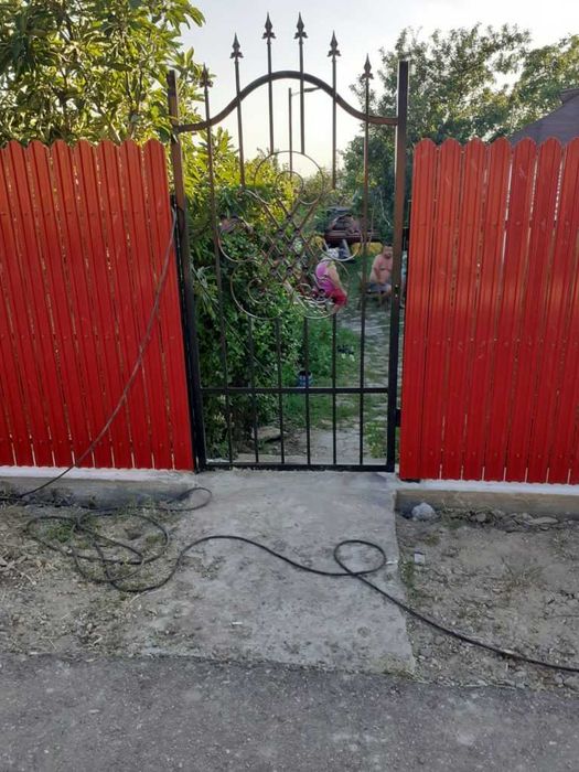 Garduri din sipca metalica si porti de diferite modele si dimensiuni