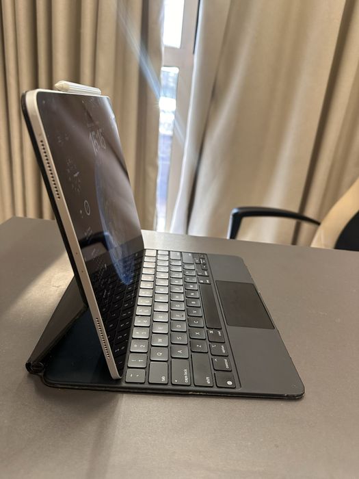 iPad Pro 12.9 4 Gen 128GB + Magic Keyboard + Apple Pencil 2