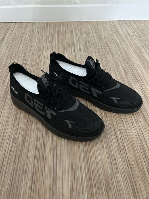 Кроссовки новые