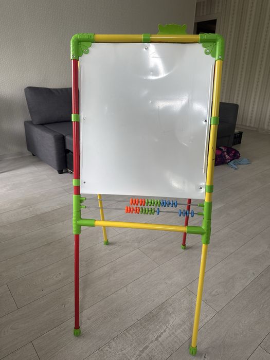 Продам мальберт с магнитной доской.