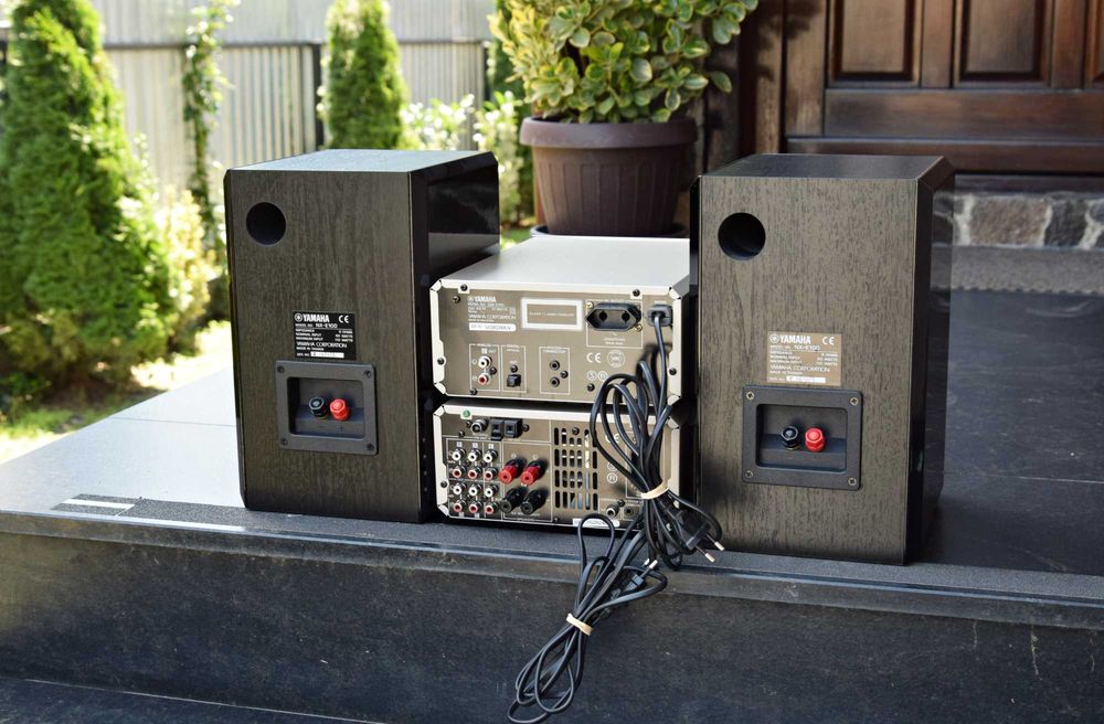 Sistem Yamaha E100, amplificator RX-E100 + cd player CDX-E100 + boxe NX-E100