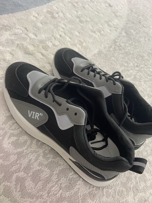 Мужские кроссовки